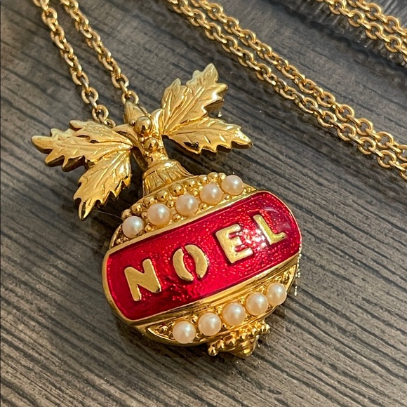 Vintage Avon 1994 Joyous Noel Pendant Gold-tone & Red Ornament Pendant Necklace - Picture 2 of 16